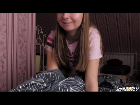 ❤️ Blondina îi suge adânc prietenei ei și primește spermă în gură ❤️ at porn ro.xxxifuck.ru ❤