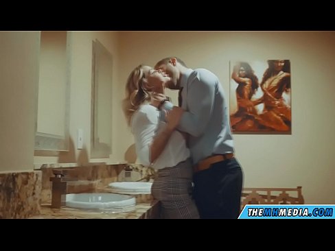 ❤️ Când o blondă cu sânii mari te seduce într-o toaletă publică ❤️ at porn ro.xxxifuck.ru ❤
